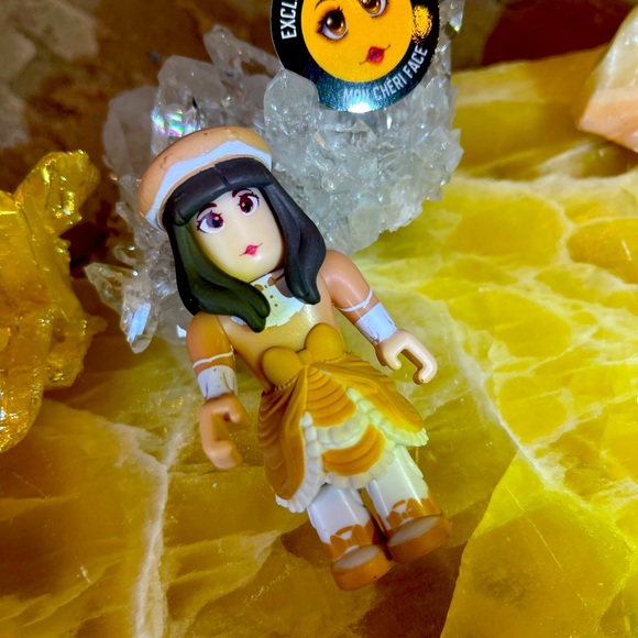 ROBLOX Celebrity SERIES 9 Black box ROYALE HIGH: MON CHERI FACE Virtual Code - Picture 3 of 8